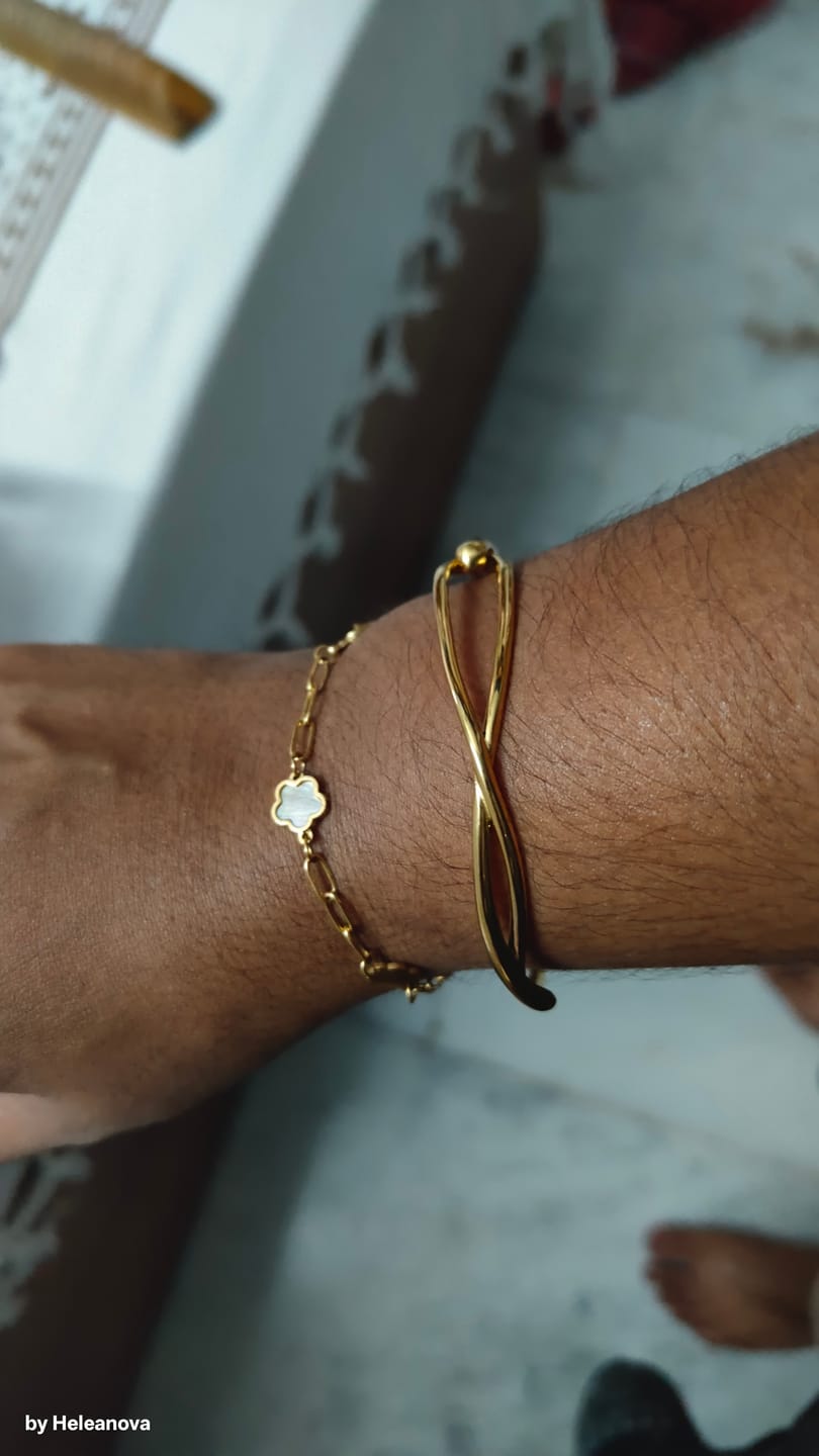 Customer photo review of Stylish Gold Bangle Bracelet