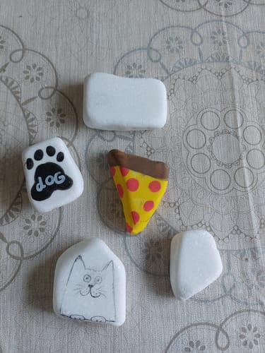 Customer photo review of 12/15 Stuks Santorini Schilderstenen 3-8 cm 1,5 KG Happy Stones + QR Codes voor de App