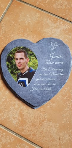 Ron M. review of Liebe hört nicht auf - Personalisiertes Schieferherz als Andenken an geliebte Verstorbene image 1 out of 1