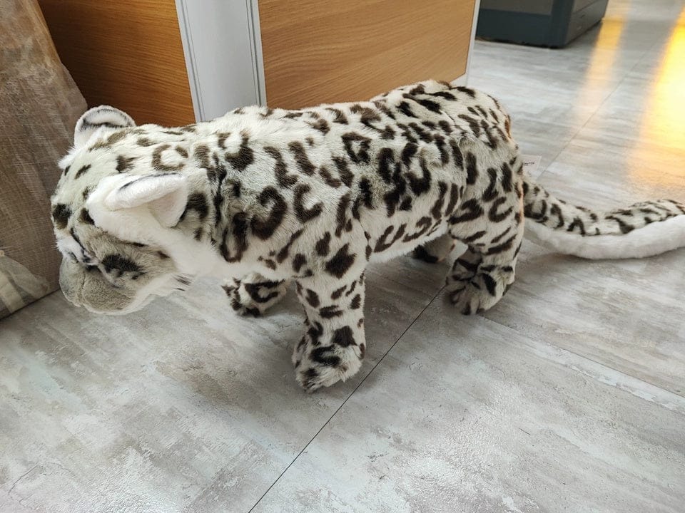 Customer photo review of Realistic Snow Leopard Plush Toy – Soft, Cuddly, and Perfect for Gifts