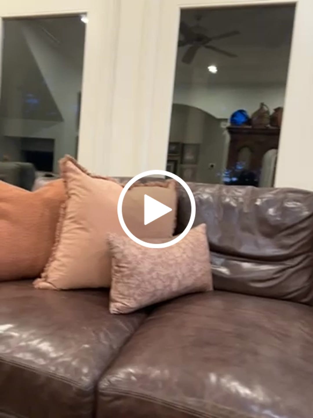 Customer video review of Faye - 18" | 22"