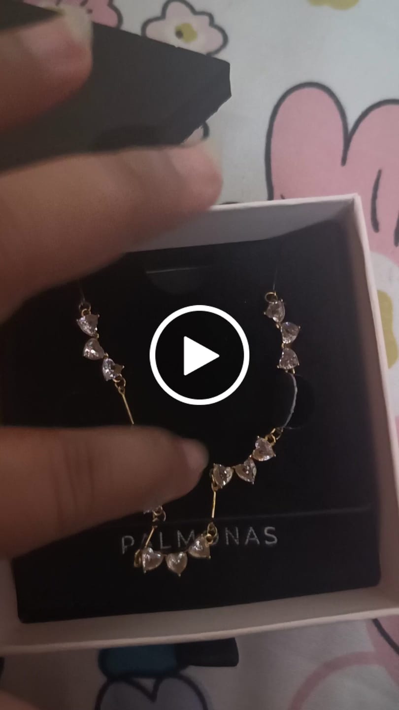 Customer video review of Floral Vine Pearl Necklace
