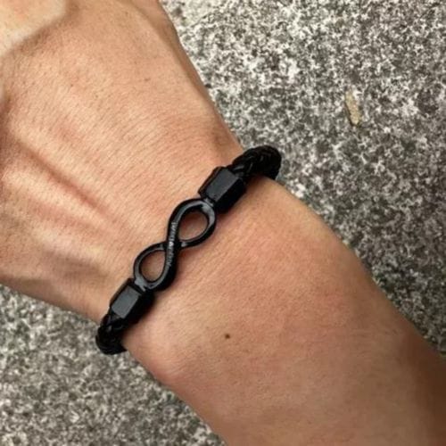 Customer photo review of An Meinen Mann - Personalisiertes Leder-Infinity-Armband