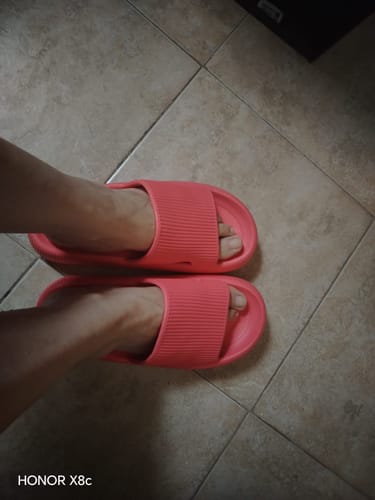 Customer photo review of HappyFlops