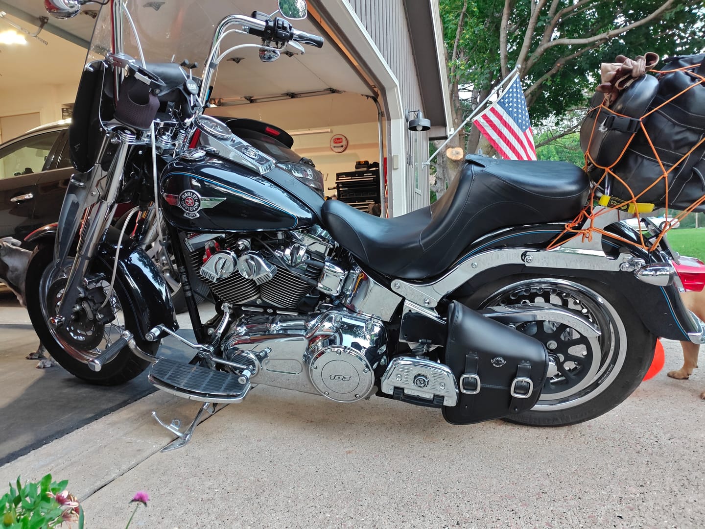 Customer photo review of 3L - Vintage Motorcycle Swingarm Bag for Harley Softail