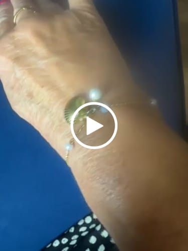 Customer video review of SEA SHELL BRACELET - GOLD