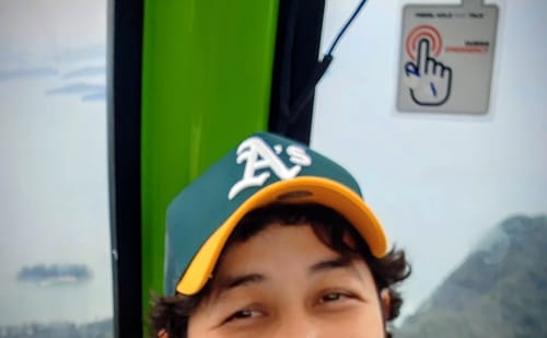 Customer photo review of 9FORTY A-Frame Trucker Oakland Athletics Dark Green Gold Snapback