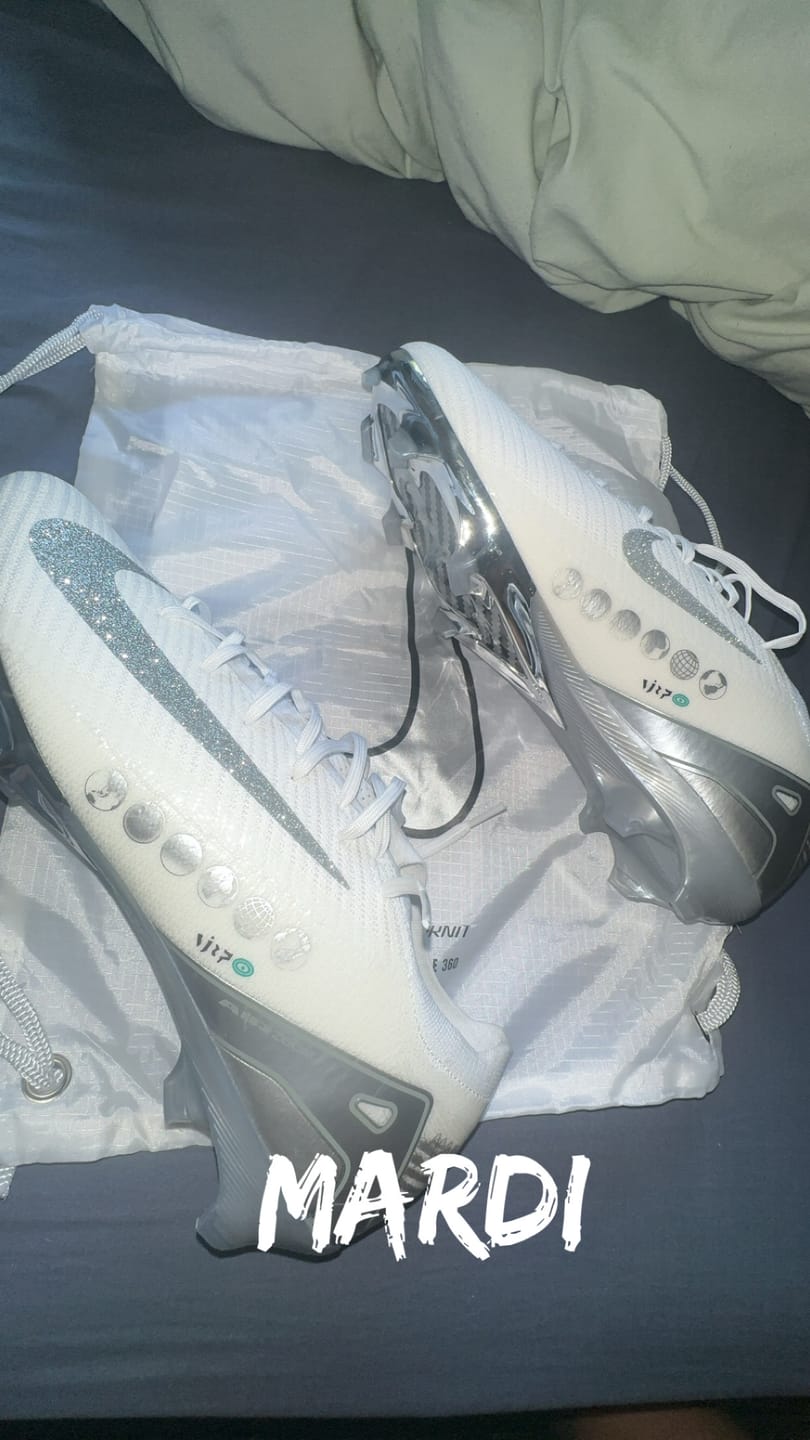 Customer photo review of Vapor 10 Vinicius Trophie The Best FG - Blanc/Argent