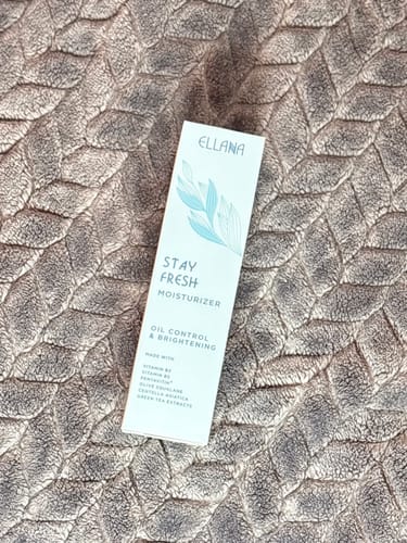 Customer photo review of Stay Fresh Moisturizer Controls Oil and Brightens