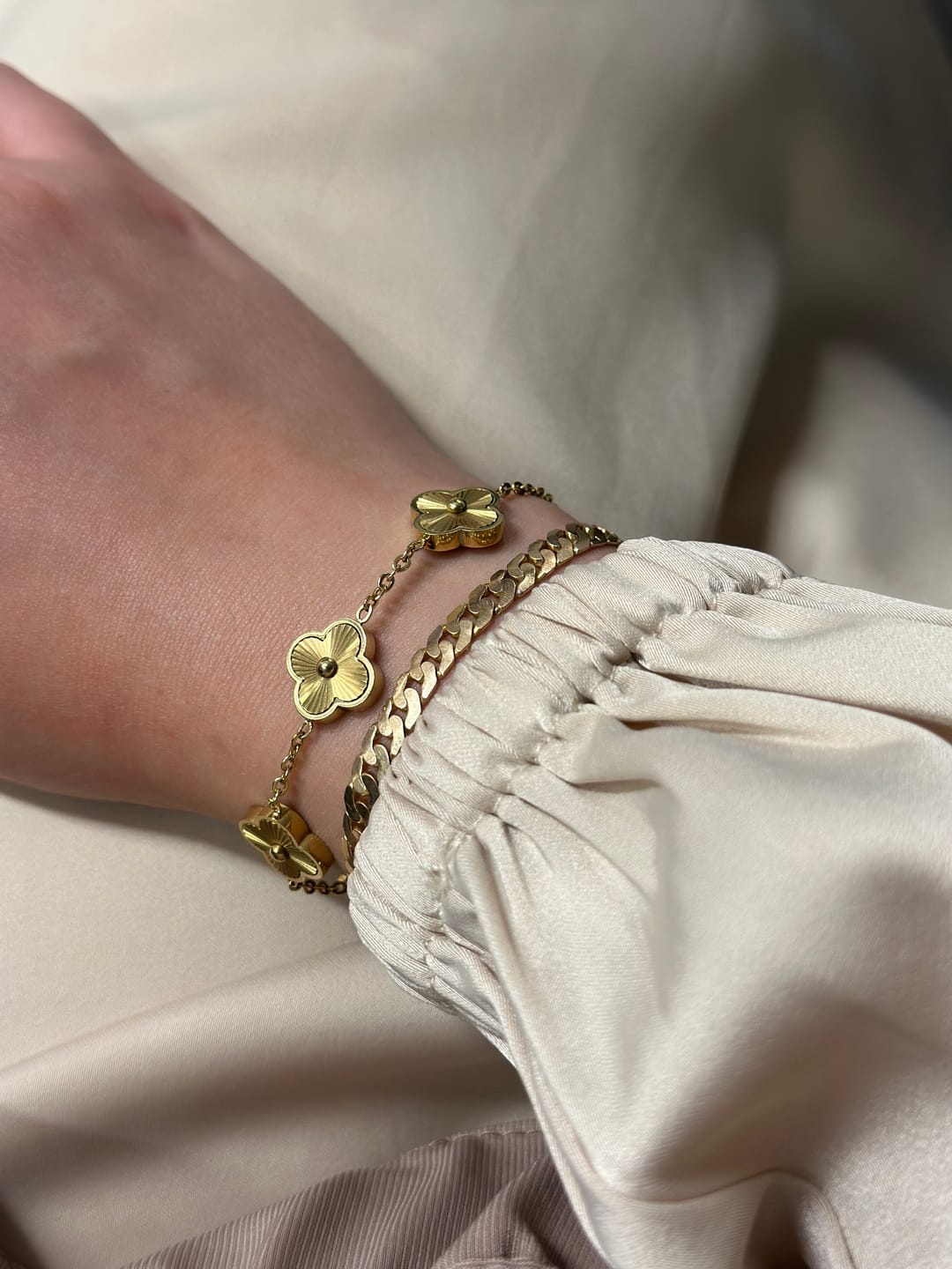 Customer photo review of Golden Lucky Leaf Abbaddon Armband 14K Vergoldet