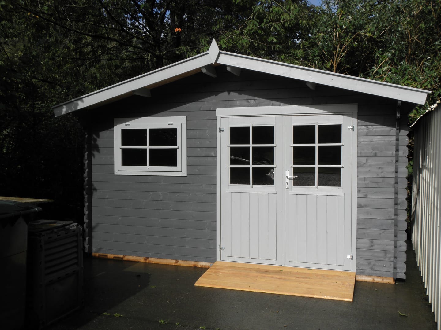 Customer photo review of Luca M (4,1x3,2m | 11,3m2 | 28mm) Log Shed with Metal Roof