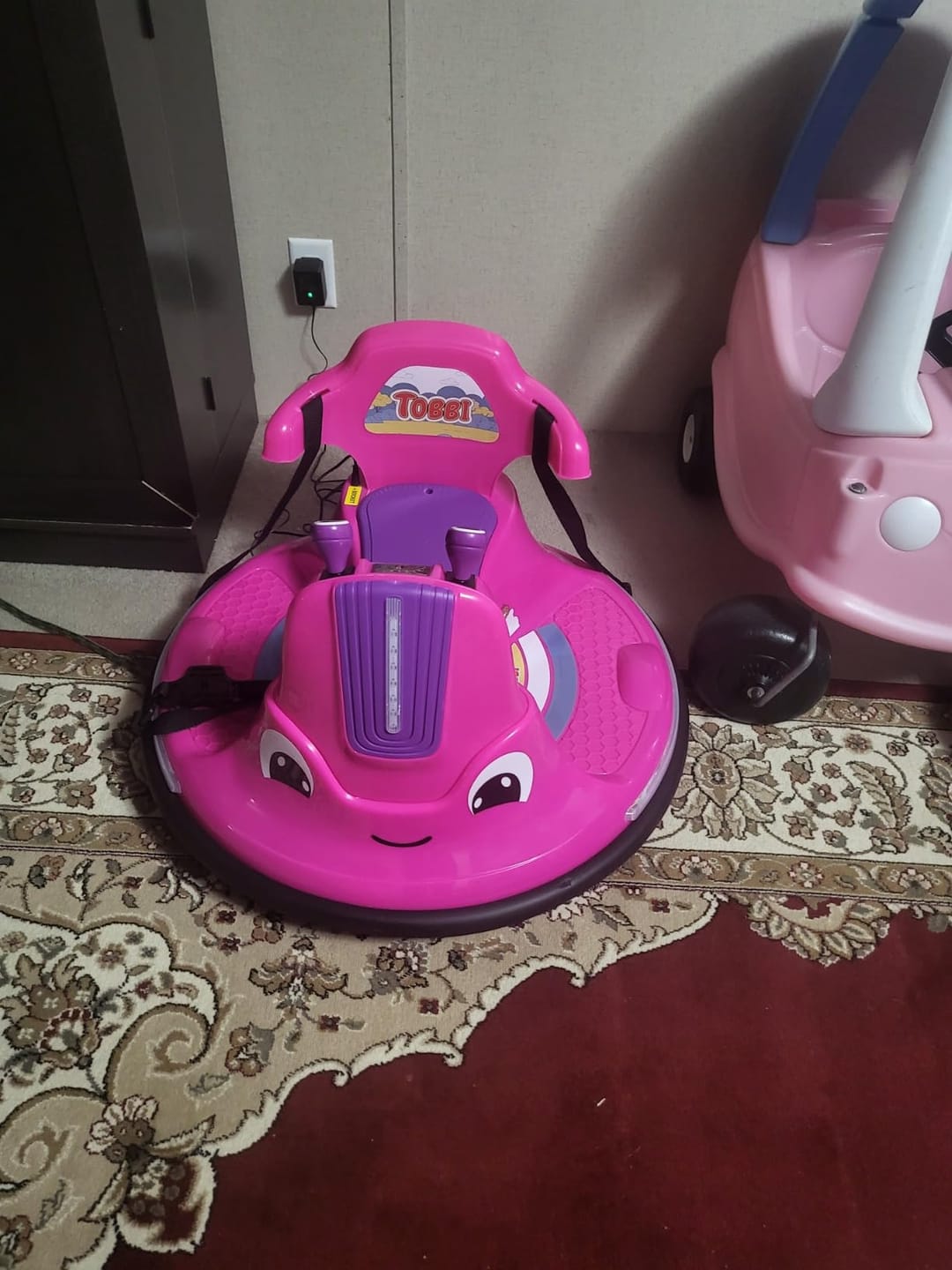 Customer photo review of TOBBI 12V Electric Kids Ride-on Bumper Car