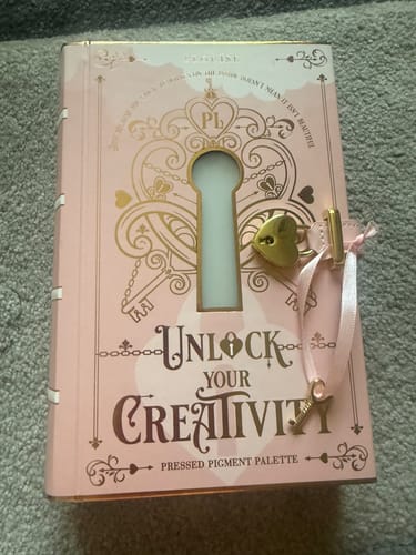 Customer photo review of P. Louise Unlock Your Creativity Rainbow Eyeshadow Palette