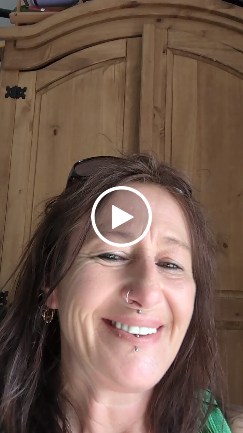 Customer video review of Click-in Veneers 4.0