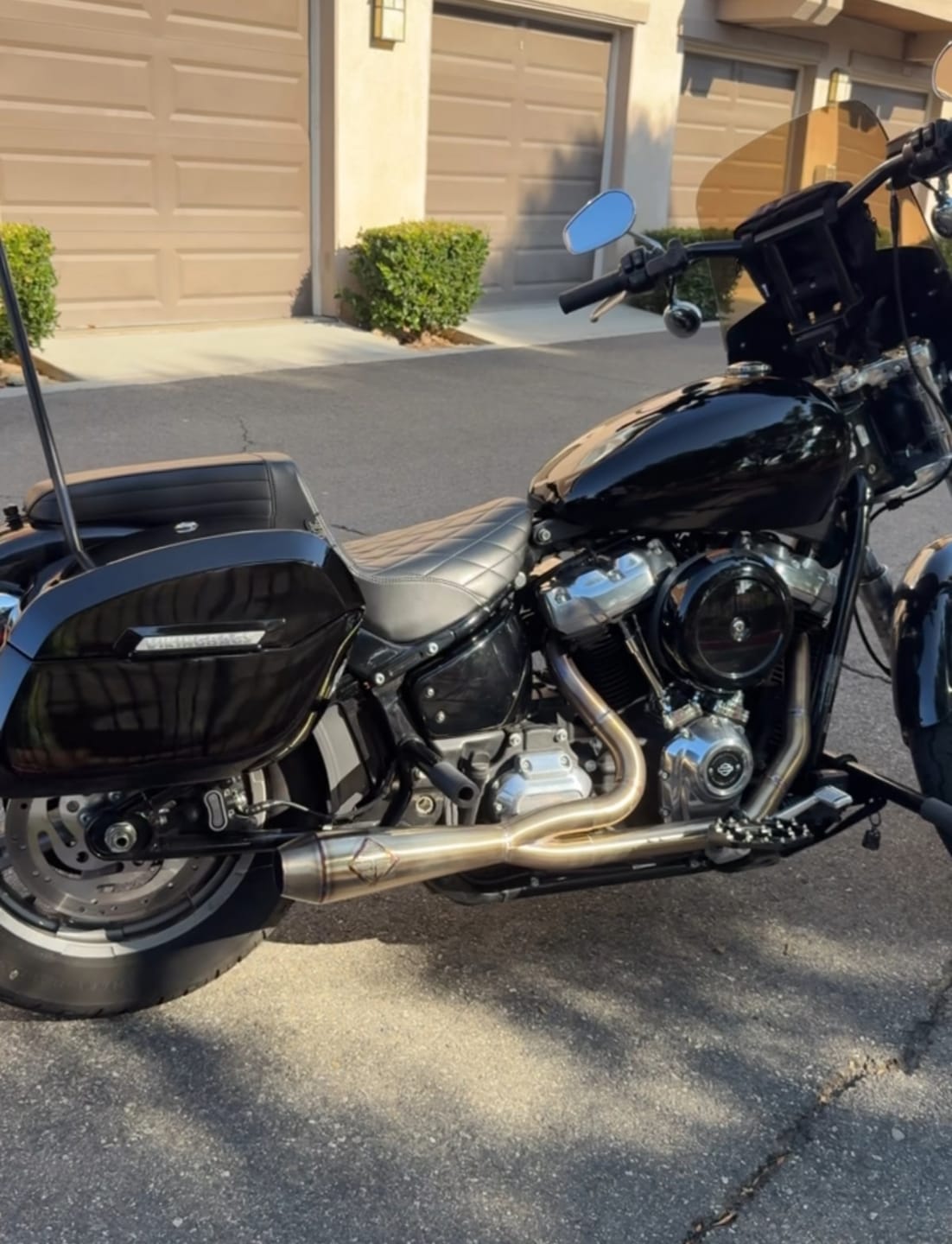 Customer photo review of 32L - Darkin Large Quick Mount Painted Hard Saddlebags for Harley Softail Standard FXST