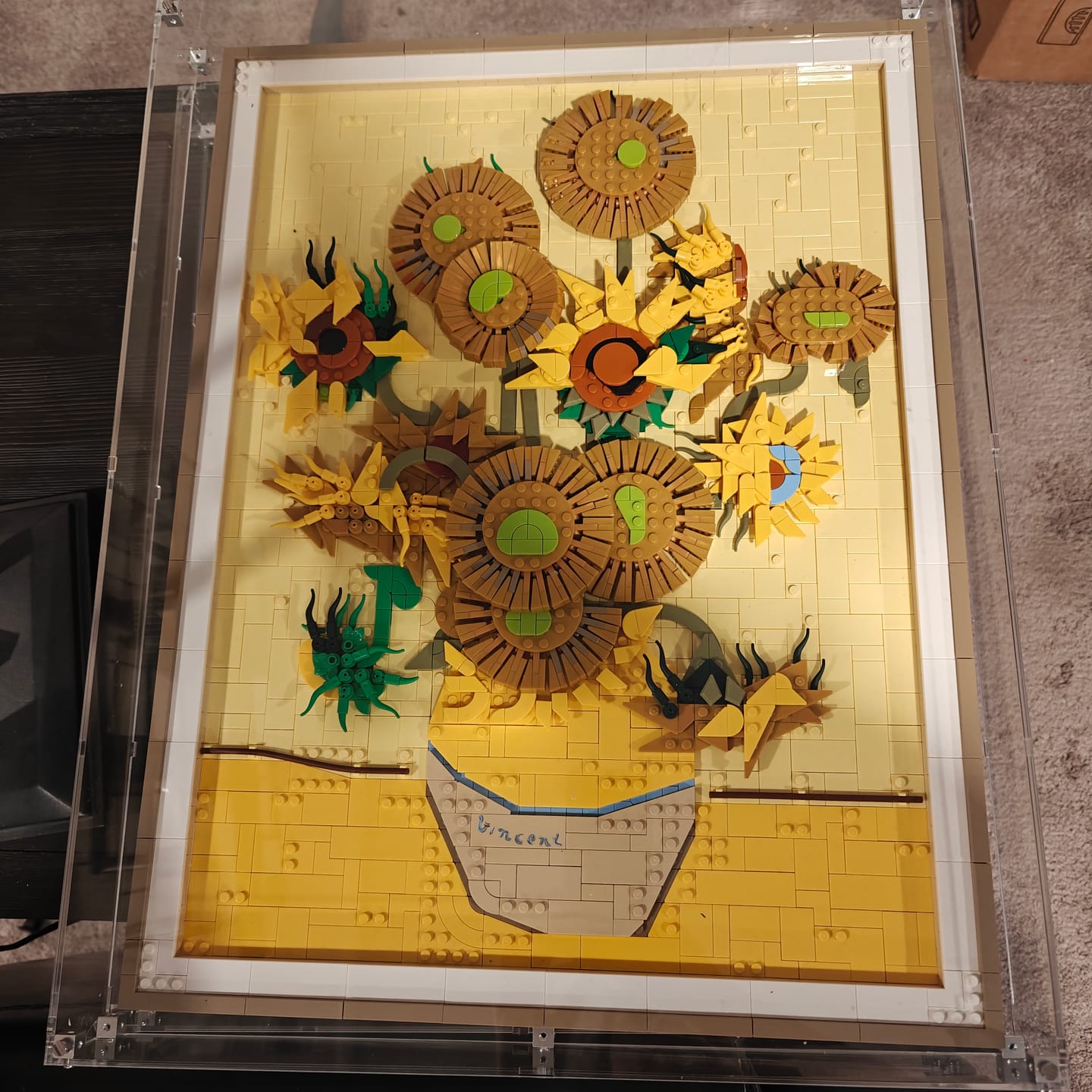 Customer photo review of Wall Mounted Display Case for LEGO® 31215 Art Vincent van Gogh – Sunflowers