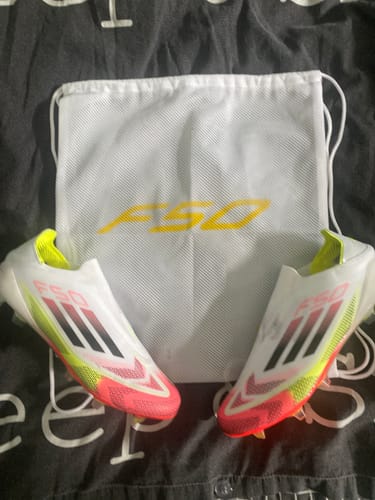 Customer photo review of F50 Elite Laceless FG Pure Victory - Blanc/Lucid Red/Jaune
