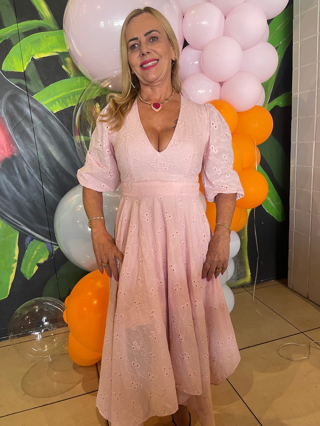 Customer photo review of Vestido Midi Lesie Pontas-  Rosa 3627
