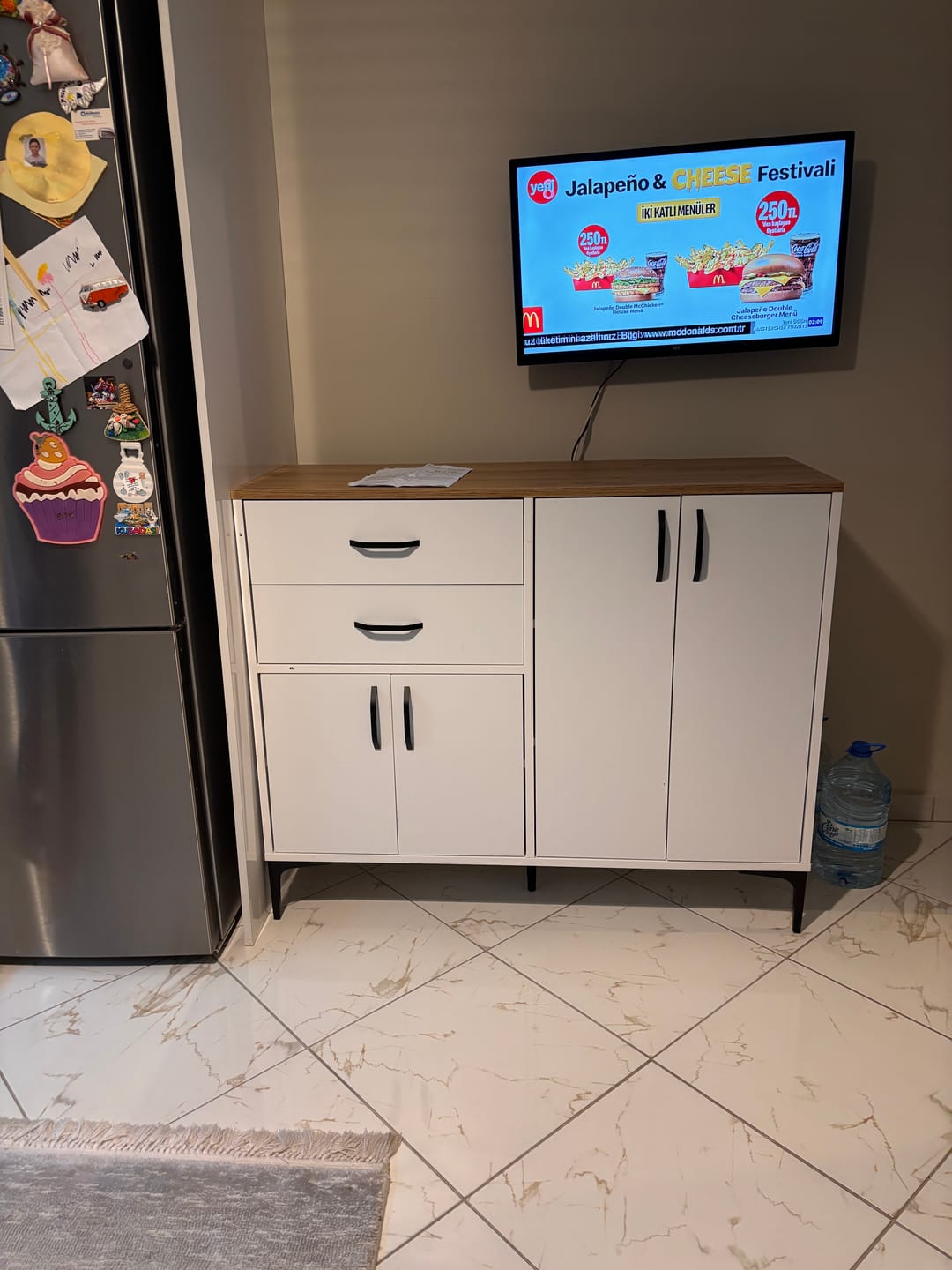 Customer photo review of Rani JE210 Kahve Köşesi Çok Amaçlı Dolap 4 Kapaklı 2 Çekmeceli Kiler Mutfak Dolabı Beyaz - Sepet Ceviz