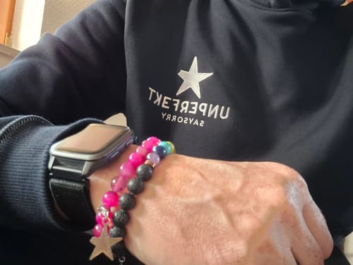 Customer photo review of Limited Edition Bundle: Hoodie + 2x Blockadenlöser inkl. Stern-Charm + Geschenk