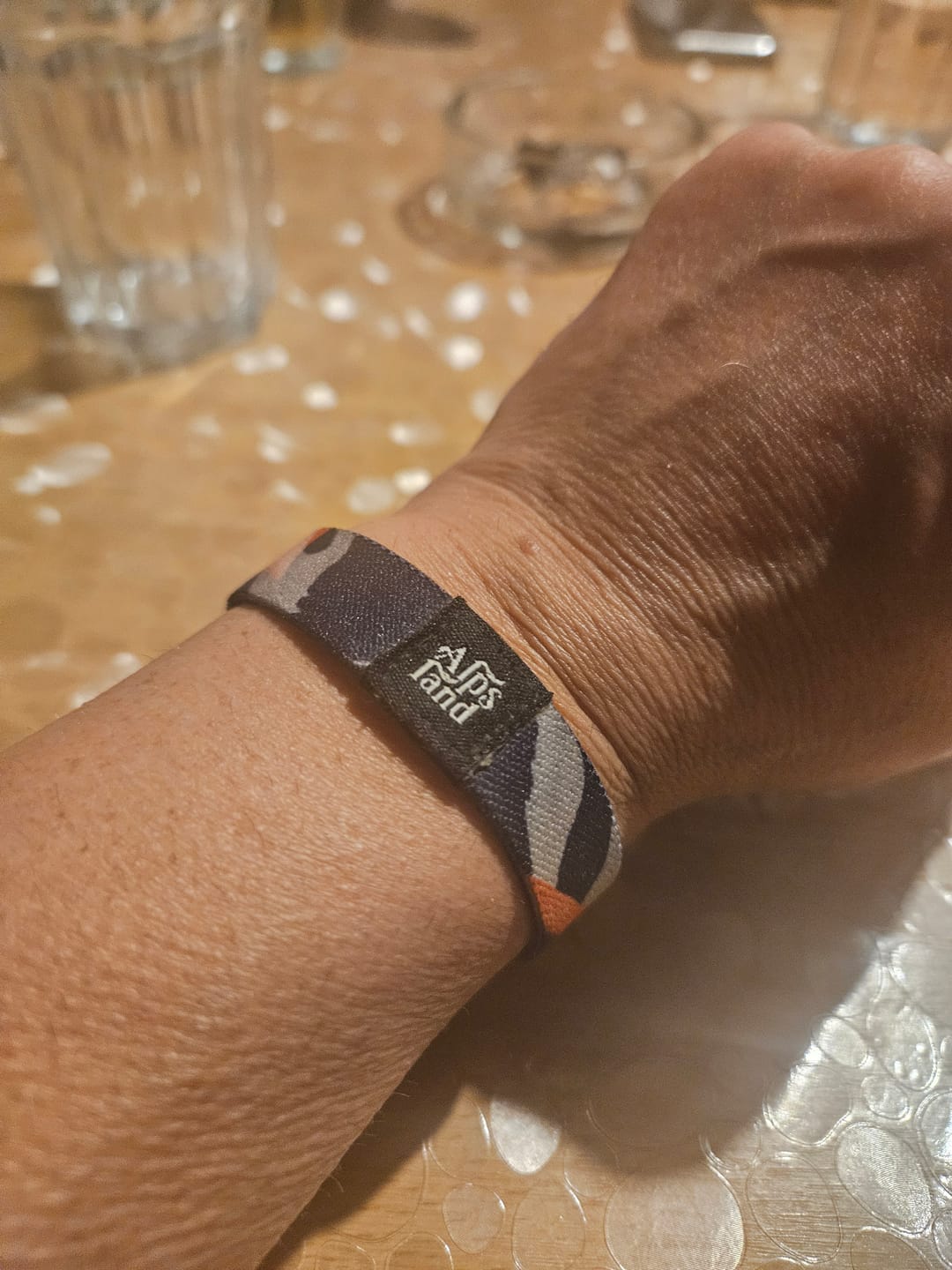 Customer photo review of Never Give Up - Elastisches Armband