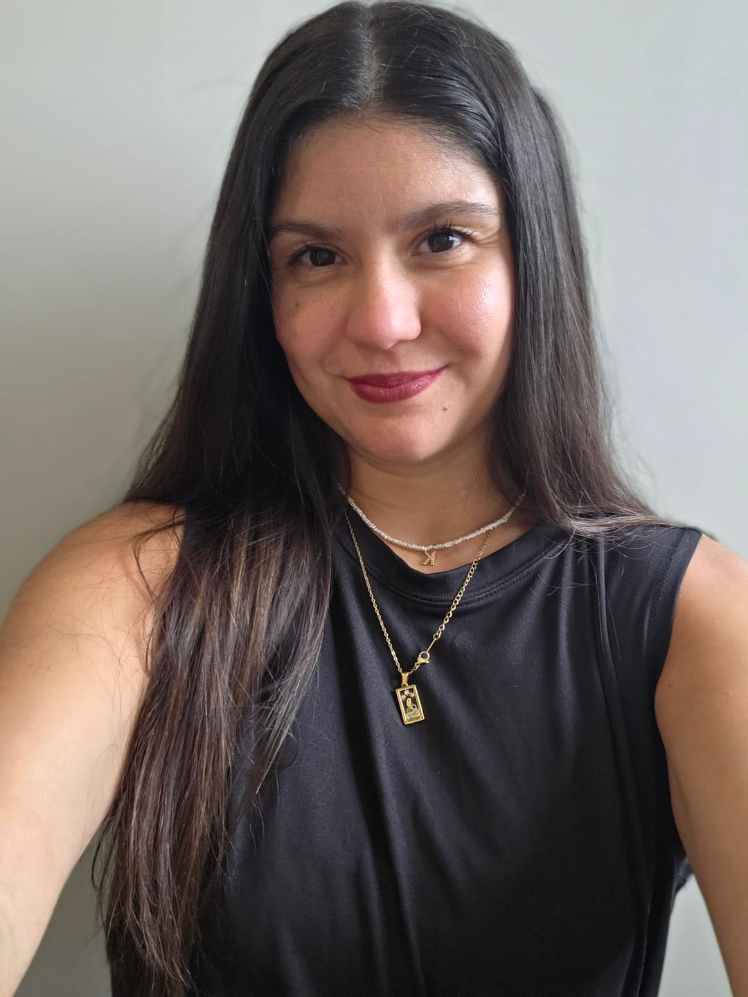 Customer photo review of Shelly Pearl Initial Choker (Bundle)