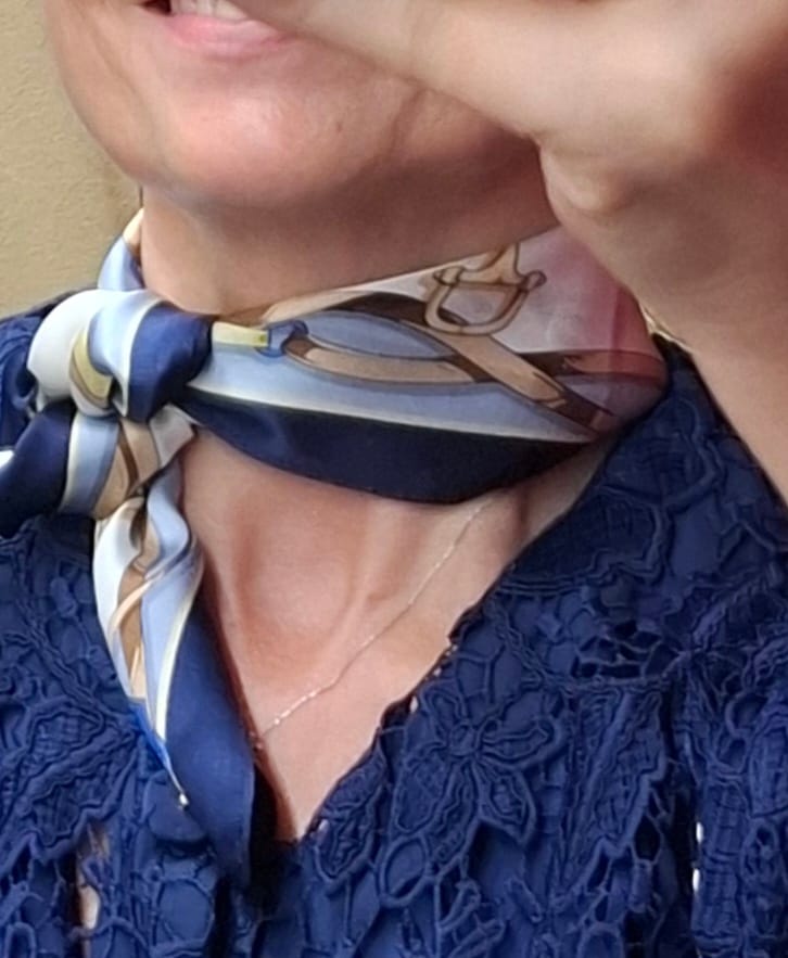 Customer photo review of Sara Foulard (100% Seta - 53cm)