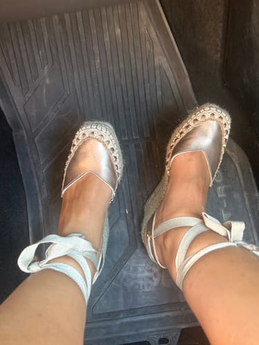 Reseña con foto de un cliente sobre Alpargata Daniela Bronce