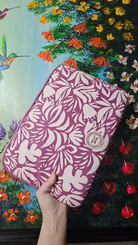 Reseña con foto de un cliente sobre Funda Notebook Flores