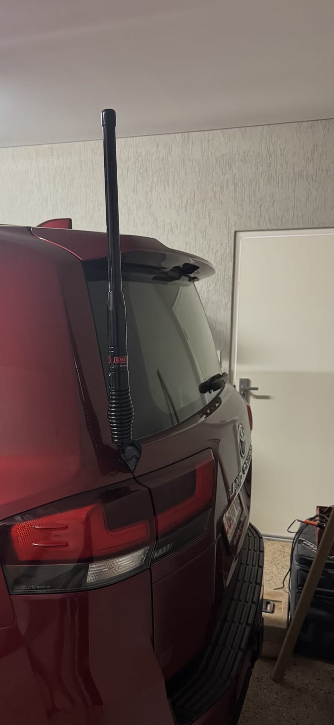 Customer photo review of UHF Antenna Bracket - 300 Series - Tailgate Mount