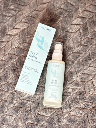 Customer photo review of Stay Fresh Moisturizer Controls Oil and Brightens