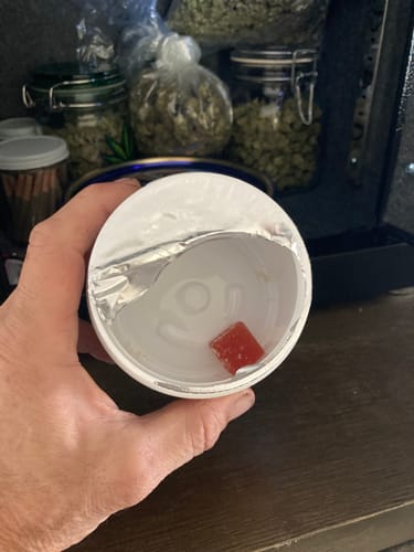 Customer photo review of Yummy Gummy 900MG - Mango D9 Gummies - Hybrid