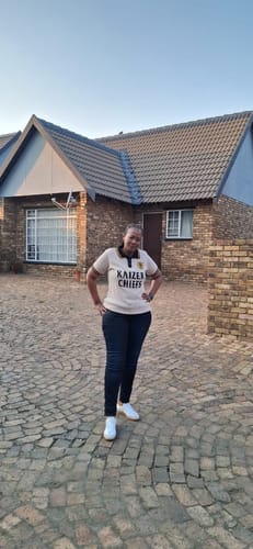 Customer photo review of Kaizer Chiefs Heritage 3 Button Polo Knit SS Ivory