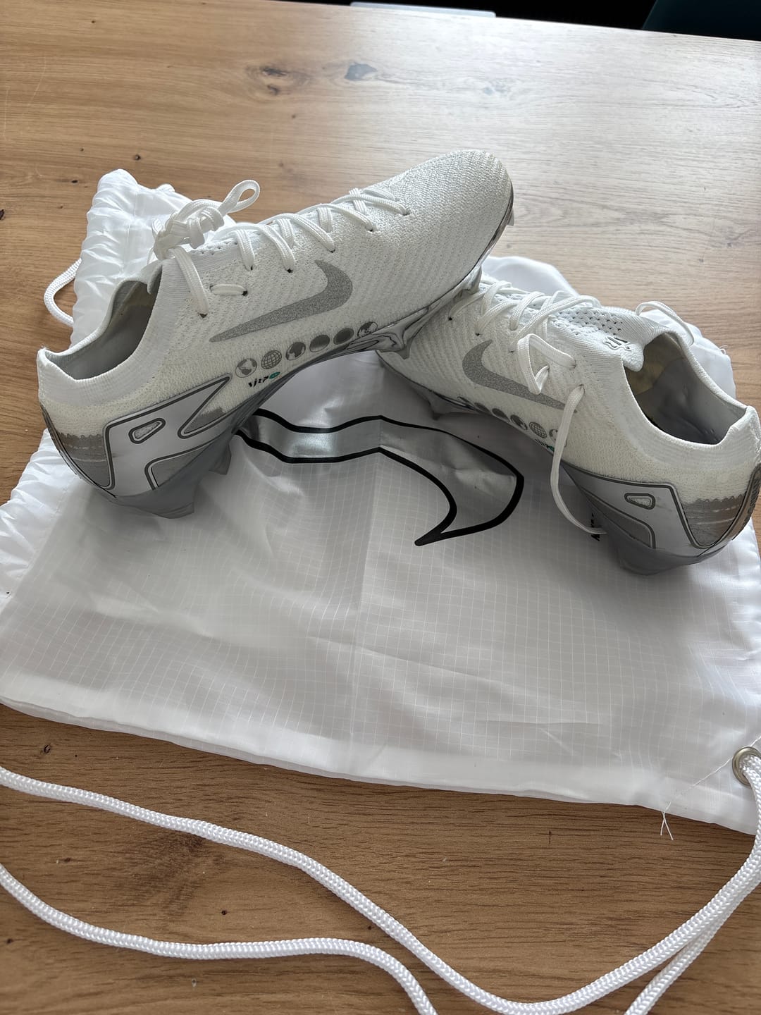 Customer photo review of Vapor 10 Vinicius Trophie The Best FG - Blanc/Argent