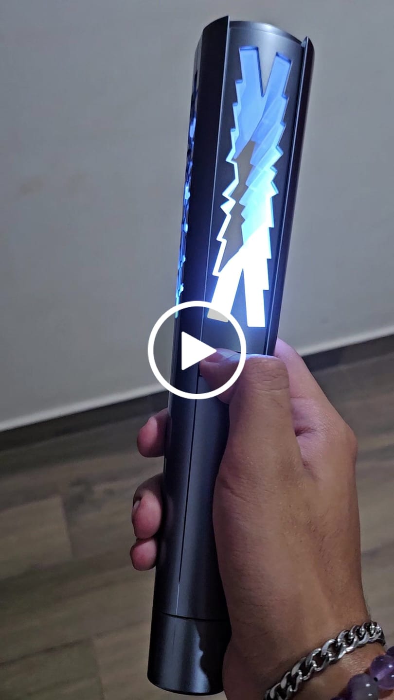 Customer video review of [3RD PRE-ORDER] LE SSERAFIM -  OFFICIAL LIGHT STICK