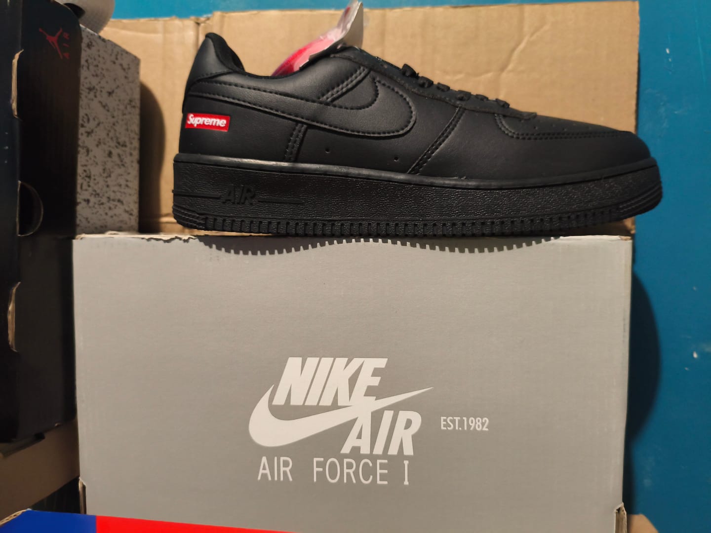 Customer photo review of Tenis Air Force 1 Negro Supreme 1.1 Premium