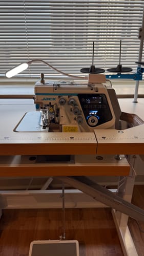 Customer photo review of JACK C7-4-M03/333 4 Thread Urus (A.M.H) AI Overlock Machine with Smart Automatic Material Adjustment Assembled with Table and Stand Included