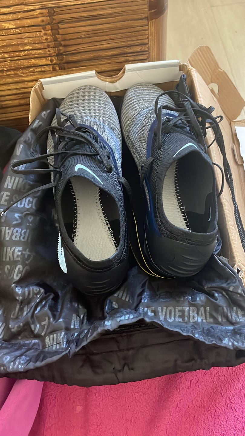 Customer photo review of Phantom 6 Elite Low FG Shadow - Noir/Bleu