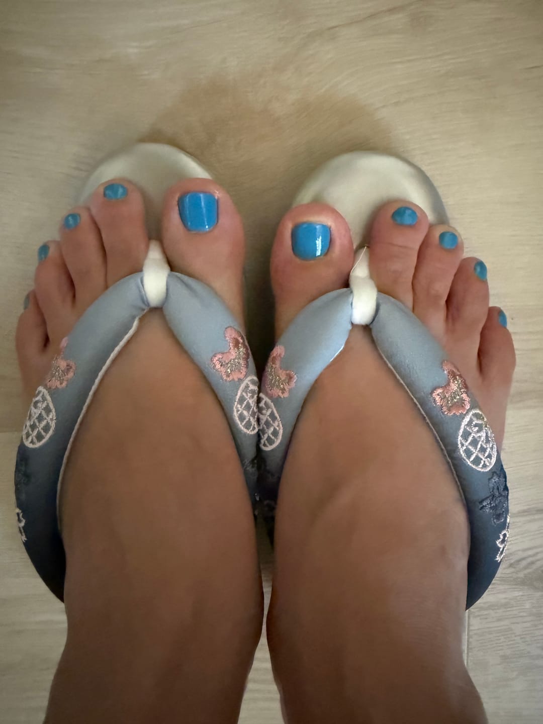 Customer photo review of Women's Embroidered Soft Zori Sandals 【10 Colors Collection】