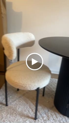 Customer video review of LARS - Lot de 2 chaises scandinaves en métal et bouclettes blanches