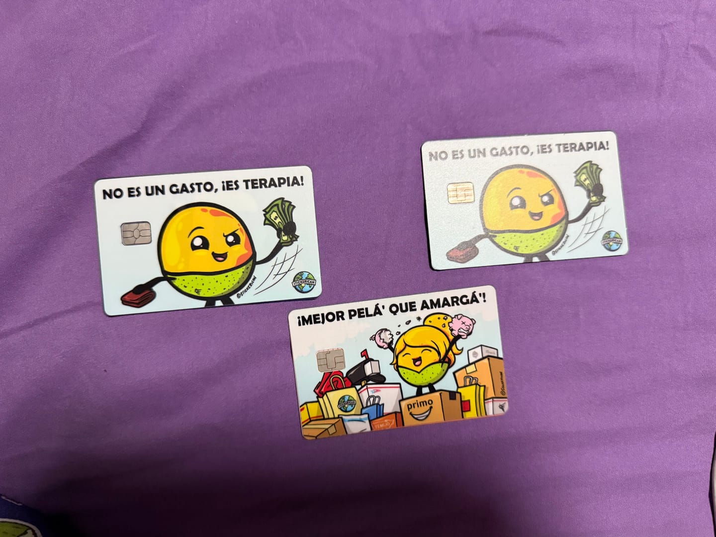 Customer photo review of No es un Gasto, es Terapia - Sticker para Tarjeta de Crédito