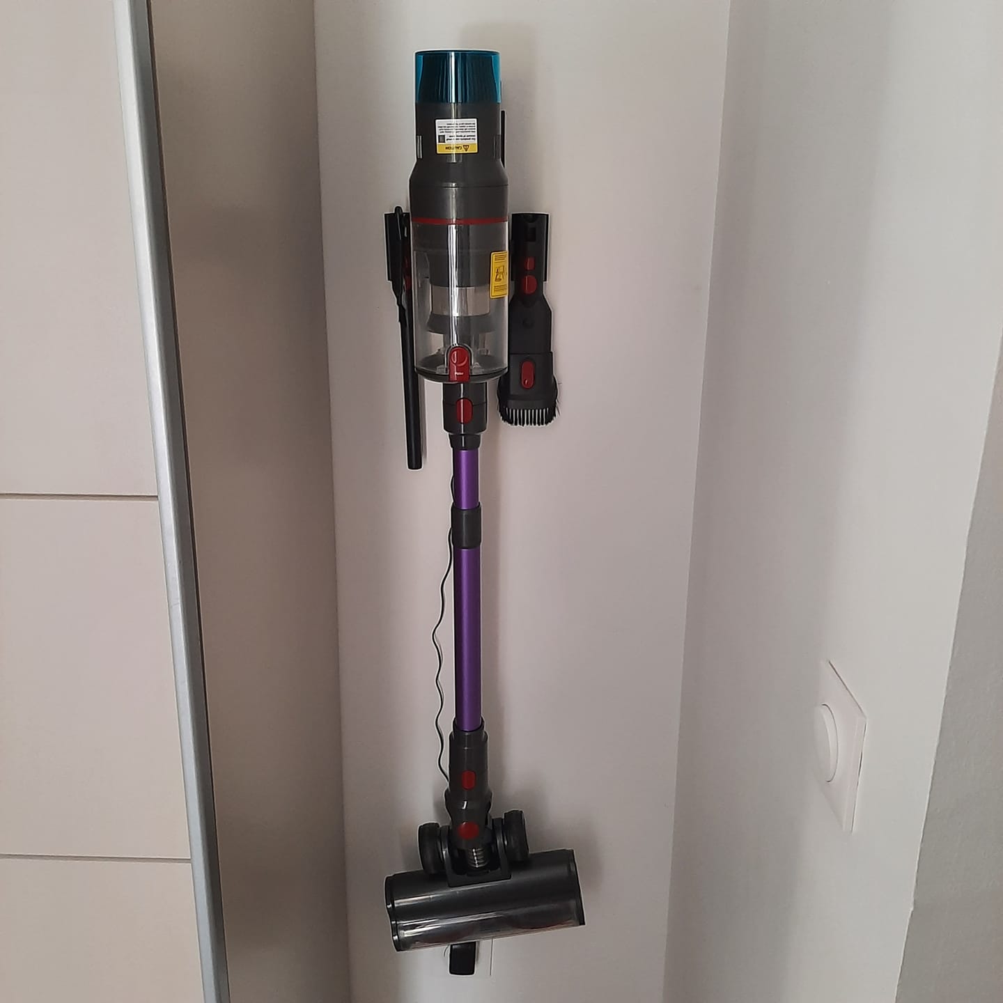 Customer photo review of Aspirateur balai V1 Pro – Moteur ultra-puissant 100 000 tr/min pour une performance exceptionnelle