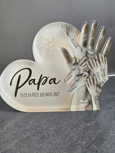 Customer photo review of Plaque souvenir pour papa/Maman personnalisée – “Papa/Maman, tu es la pièce qui nous unit”