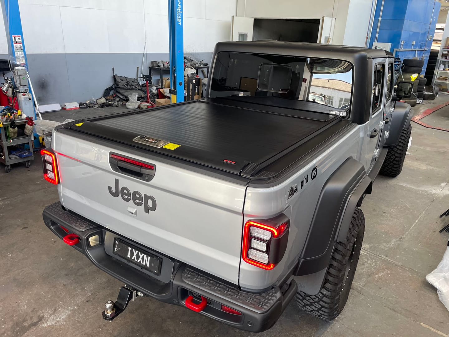 Customer photo review of Manual Roller Shutter for Jeep JT Gladiator(2019-2025)
