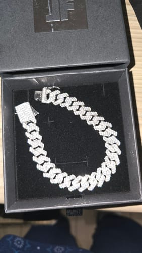 Customer photo review of VVS1 Moissanite Straight Edge Cuban