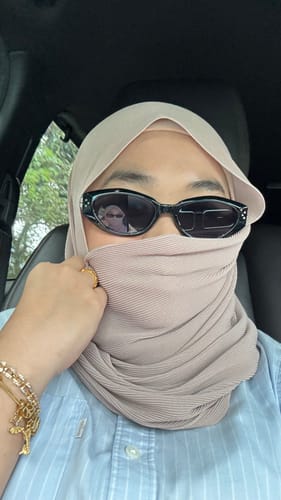 Customer photo review of Berlin Oval Framed Sunglasses