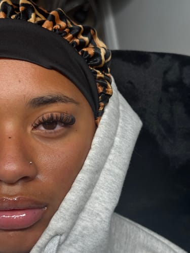 Customer photo review of Bomb Glue 0.1-0.3s Fast Drying Extremely Strong Lash Adhesive