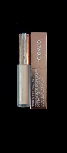 Customer photo review of O.TWO.O HIGH COVERAGE LIQUID CONCEALER