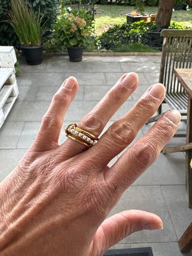 Customer photo review of Pearl Infinity Flow Ring 18K Vergoldet