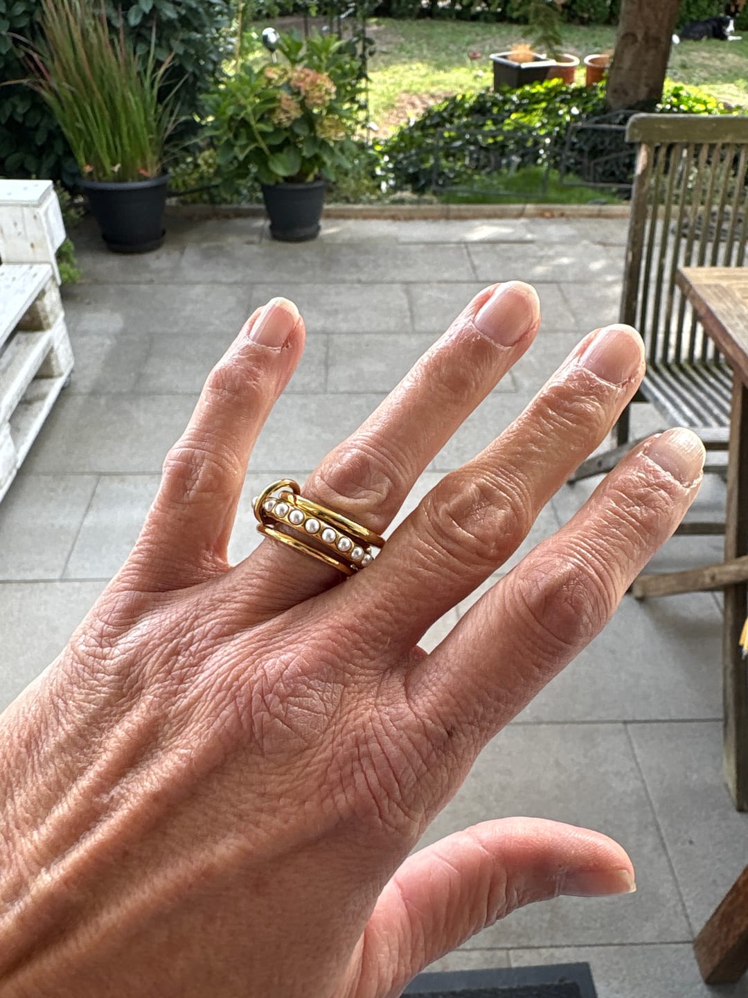 Customer photo review of Pearl Infinity Flow Ring 18K Vergoldet